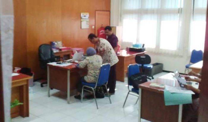 Kasus Korupsi PDAM Sidoarjo: Ketua Dewan Pengawas Dicecar 18 Pertanyaan, Salahkan Dirut Kasus Korupsi PDAM Sidoarjo: Ketua Dewan Pengawas Dicecar 18 Pertanyaan, Salahkan Dirut