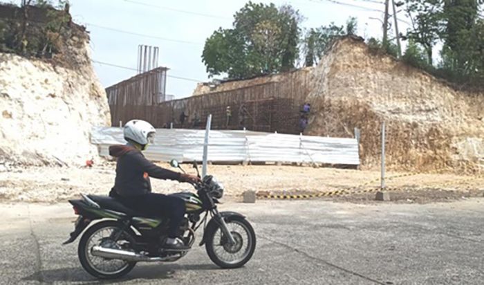 DPUTR Gresik Pastikan Proyek Pembangunan Underpass Tahap I Tuntas Sebelum Tutup Tahun DPUTR Gresik Pastikan Proyek Pembangunan Underpass Tahap I Tuntas Sebelum Tutup Tahun