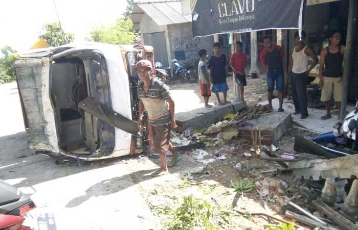 Truk Pengangkut Kayu Ilegal Terlibat Laka di Senori, 1 Orang Tewas Truk Pengangkut Kayu Ilegal Terlibat Laka di Senori, 1 Orang Tewas