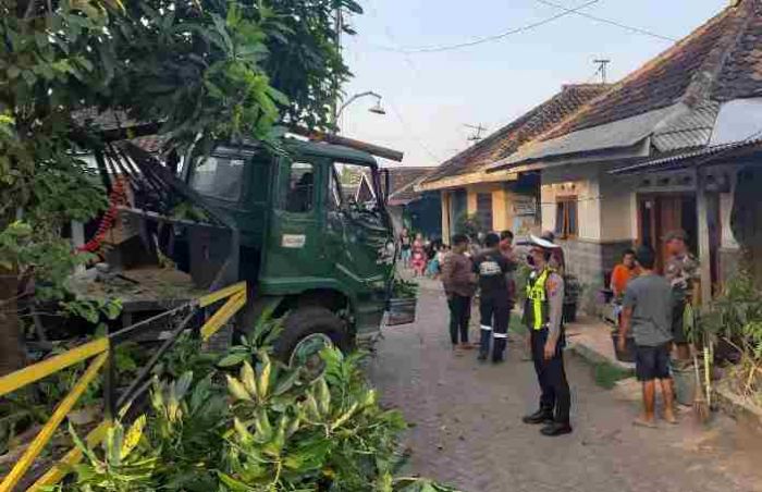 Gadis Cantik Tewas di Rumah Sakit Usai Ditabrak Truk Kontainer Tanpa Sopir Gadis Cantik Tewas di Rumah Sakit Usai Ditabrak Truk Kontainer Tanpa Sopir