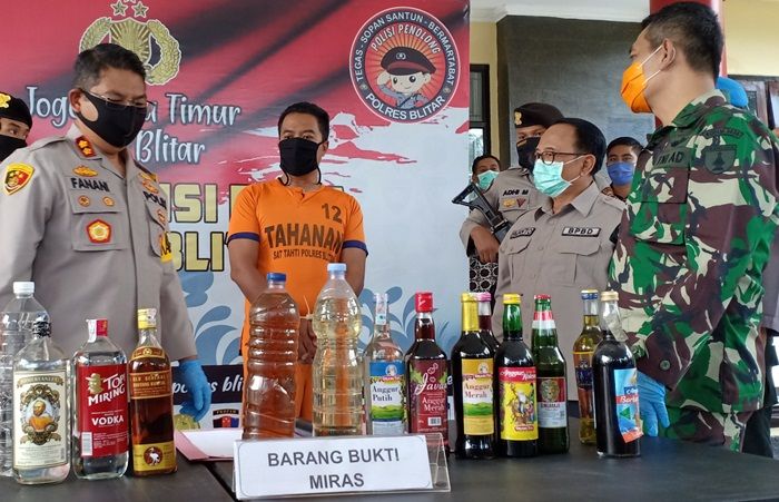 Tewaskan 8 Orang, Penjual Miras Oplosan di Kademangan Blitar Dijerat Pasal Berlapis Tewaskan 8 Orang, Penjual Miras Oplosan di Kademangan Blitar Dijerat Pasal Berlapis
