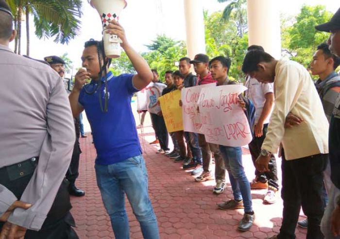 2017 Belum Turun, Mahasiswa di Pamekasan Pertanyakan Distribusi Rastra 2017 Belum Turun, Mahasiswa di Pamekasan Pertanyakan Distribusi Rastra