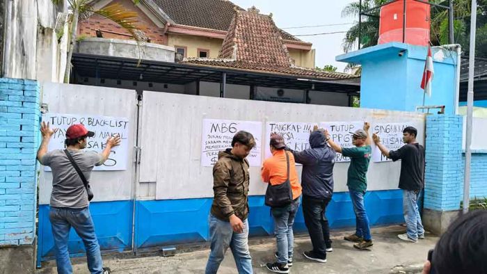 Diduga Manipulasi Harga, Aliansi Masyarakat Indonesia Bersatu Demo SPPG Bandar Lor