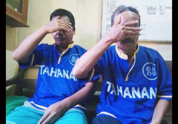 Asyik Rekap Nomor Pesanan, Dua Bandar Togel Diringkus Reskrim Polres Pasuruan Asyik Rekap Nomor Pesanan, Dua Bandar Togel Diringkus Reskrim Polres Pasuruan