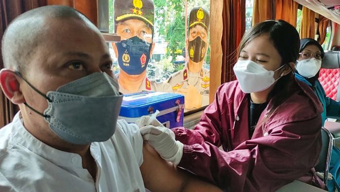 Polresta Sidoarjo Gandeng Wartawan Giatkan Vaksinasi Covid-19 Polresta Sidoarjo Gandeng Wartawan Giatkan Vaksinasi Covid-19