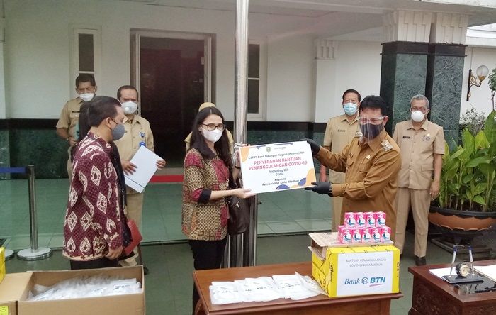 Wali Kota Madiun Terima Bantuan Masker dan Susu dari Bank BTN Wali Kota Madiun Terima Bantuan Masker dan Susu dari Bank BTN