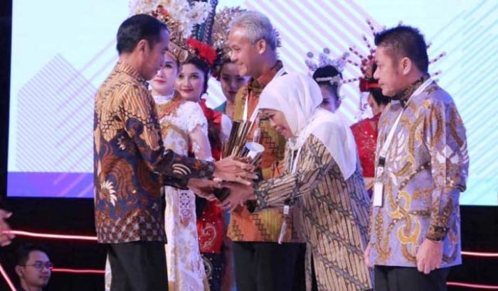 Gubernur Khofifah Terima PPD 2019 dari Presiden Jokowi