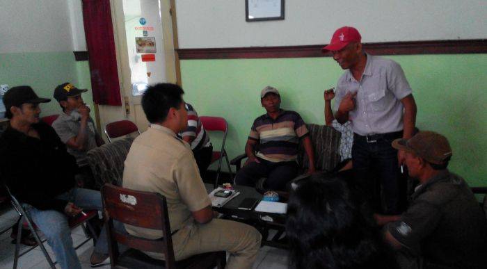 Tuntut Kades Dicopot, Warga Luruk Kantor Pemkab Mojokerto