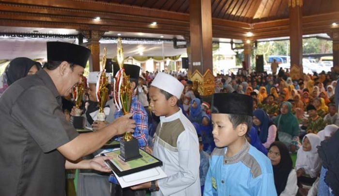 Buka Puasa Bersama 1.600 Anak Yatim, Wabup Pungkasiadi Pesan Ini Buka Puasa Bersama 1.600 Anak Yatim, Wabup Pungkasiadi Pesan Ini