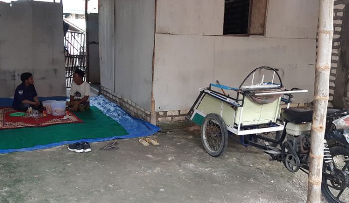 Menabung Sejak 2011, Tukang Becak di Sampang Akhirnya Berangkat Haji Menabung Sejak 2011, Tukang Becak di Sampang Akhirnya Berangkat Haji