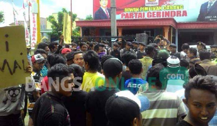 Simpatisan Partai Gerindra Kediri Demo ke Kantor DPC 