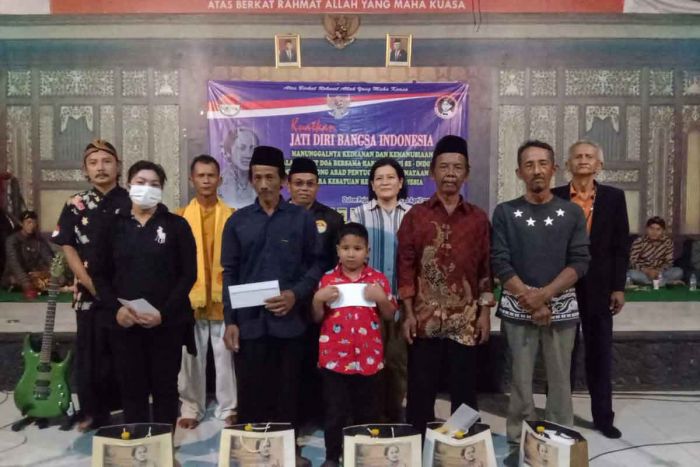 Santunan Anak Yatim Warnai Peringatan Hari Kartini di Kampung Kebangsaan Situs Ndalem Pojok Santunan Anak Yatim Warnai Peringatan Hari Kartini di Kampung Kebangsaan Situs Ndalem Pojok