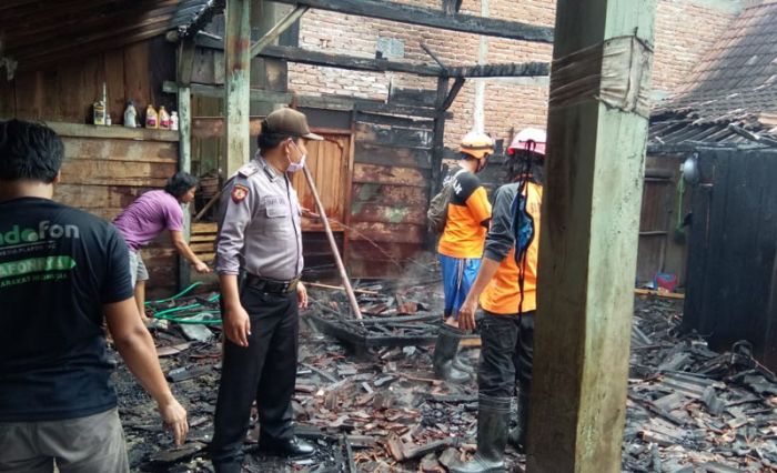 Rumah Seorang Petani di Ngawi Ludes Terbakar saat Ditinggal ke Ladang Rumah Seorang Petani di Ngawi Ludes Terbakar saat Ditinggal ke Ladang
