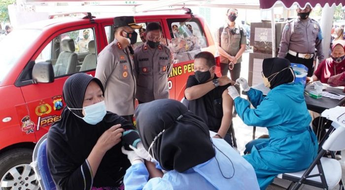 Percepat Vaksinasi, Kapolresta Sidoarjo Turun Langsung ke Desa Percepat Vaksinasi, Kapolresta Sidoarjo Turun Langsung ke Desa