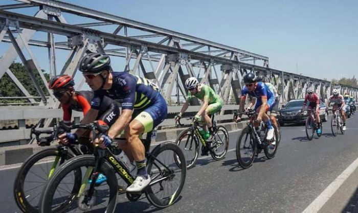 Etape 4 Tour de Indonesia Start dari Alun-alun Jember Menuju Kawasan Ijen Banyuwangi Etape 4 Tour de Indonesia Start dari Alun-alun Jember Menuju Kawasan Ijen Banyuwangi