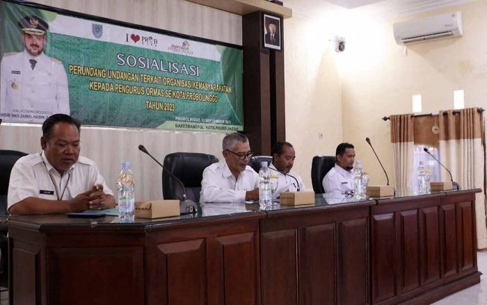 Puluhan Ormas Ikuti Pembinaan Bakesbangpol Kota Probolinggo Puluhan Ormas Ikuti Pembinaan Bakesbangpol Kota Probolinggo
