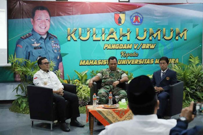 Kunjungi Unira, Pangdam V/Brawijaya Beri Motivasi ke Para Mahasiswa Kunjungi Unira, Pangdam V/Brawijaya Beri Motivasi ke Para Mahasiswa