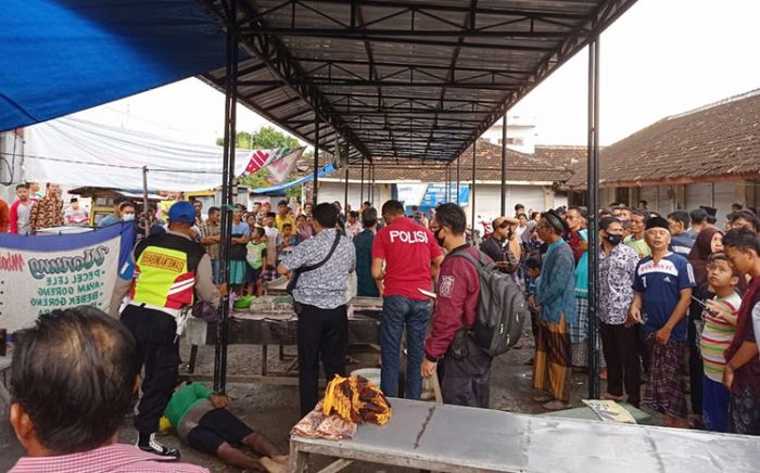 Hendak Buka Lapak, Penjual Nasi di Pasar Jatisari Tuban Tewas Tersengat Listrik Bertegangan Tinggi Hendak Buka Lapak, Penjual Nasi di Pasar Jatisari Tuban Tewas Tersengat Listrik Bertegangan Tinggi