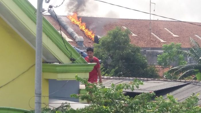 ​Cerobong Asap PT Rachbini Leater Sidoarjo Kebakaran