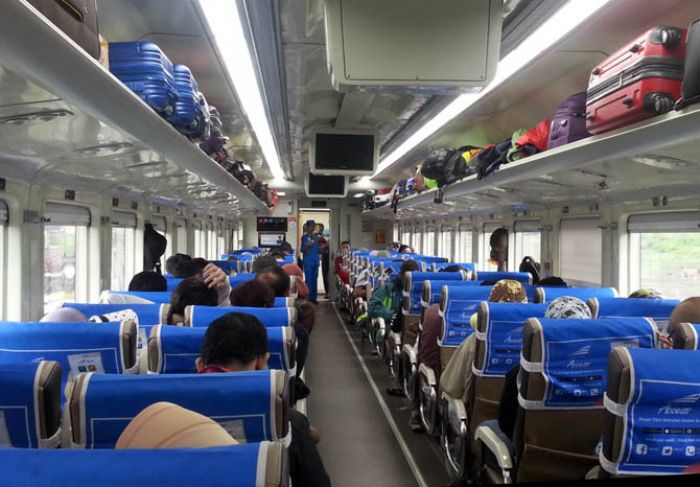 KAI Beri Diskon Harga Tiket untuk Lansia, TNI/Polri, Wartawan hingga Civitas Akademika KAI Beri Diskon Harga Tiket untuk Lansia, TNI/Polri, Wartawan hingga Civitas Akademika