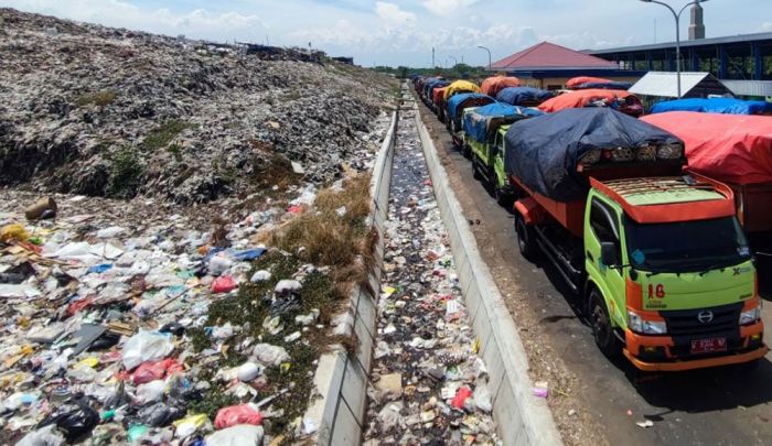 Tak Muat Tampung Sampah Warga Sidoarjo, TPS Jabon Ditutup