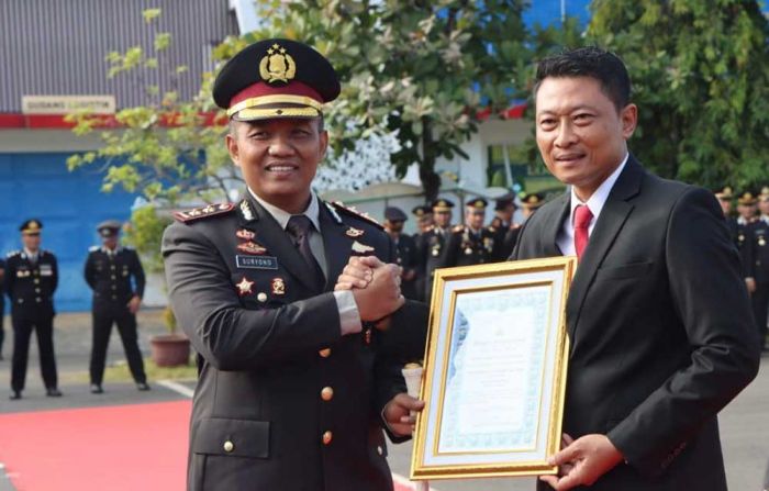 Kasatnarkoba Polres Tuban Raih Penghargaan Pencapaian Ungkap Kasus Tertinggi Polda Jatim Kasatnarkoba Polres Tuban Raih Penghargaan Pencapaian Ungkap Kasus Tertinggi Polda Jatim