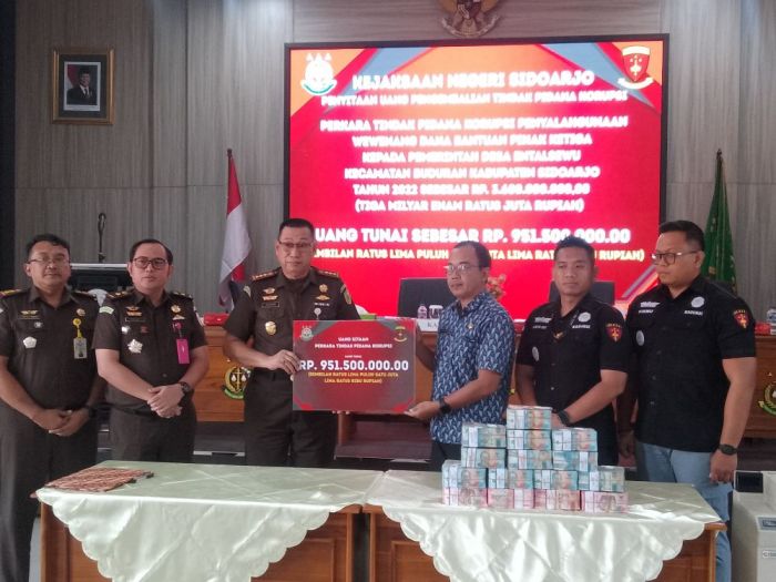 Kejari Sidoarjo Sita Rp951 Juta Dari Penyalahgunaan Dana di Desa Entalsewu Buduran Kejari Sidoarjo Sita Rp951 Juta Dari Penyalahgunaan Dana di Desa Entalsewu Buduran