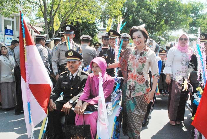 Kapolres Ngawi Lepas 32 Anggota Purna Tugas Pakai Becak