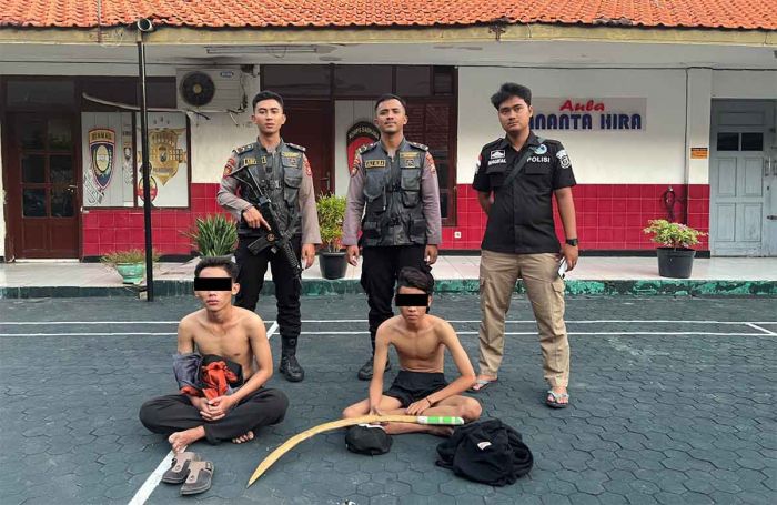 Polrestabes Surabaya Ringkus 2 Pemuda yang Modifikasi Pipa Jadi Celurit Polrestabes Surabaya Ringkus 2 Pemuda yang Modifikasi Pipa Jadi Celurit