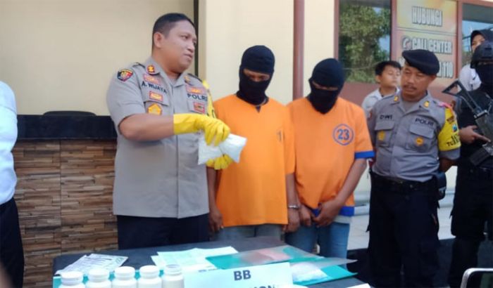 Dua Pengedar Pil Koplo Dibekuk Polisi Dua Pengedar Pil Koplo Dibekuk Polisi