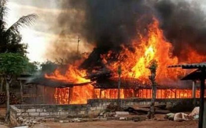 Dua Rumah dan Kandang Sapi di Tuban Hangus Terbakar, Korban Telan Kerugian Ratusan Juta Dua Rumah dan Kandang Sapi di Tuban Hangus Terbakar, Korban Telan Kerugian Ratusan Juta