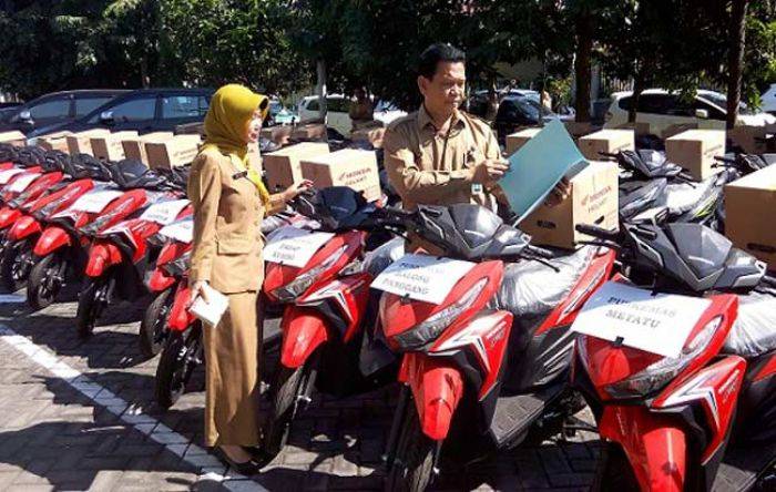 Bupati Gresik Bagikan 96 Motor Untuk Operasional Puskesmas