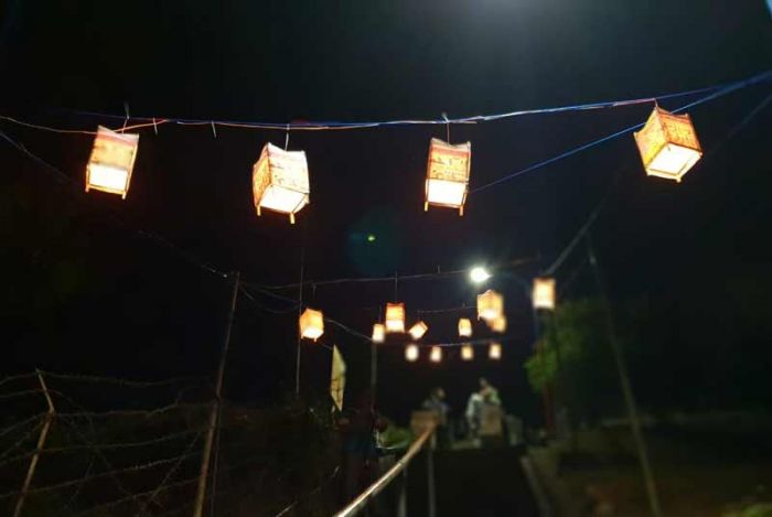 Nostalgia dalam Festival Damar Kurung di Situs Giri Kedaton Nostalgia dalam Festival Damar Kurung di Situs Giri Kedaton