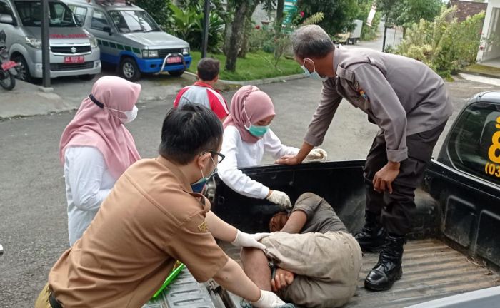 Kakak-Beradik di Blitar Dianiaya Secara Brutal, Pelaku Ternyata Depresi Kakak-Beradik di Blitar Dianiaya Secara Brutal, Pelaku Ternyata Depresi