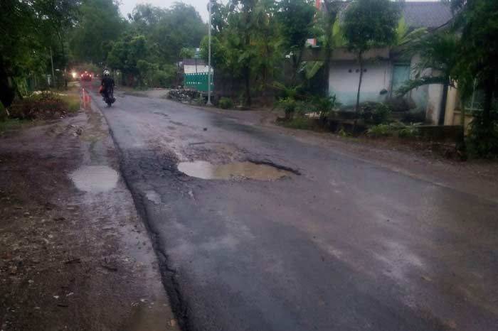 Banyak Lubang, Jalan Penghubung Bangilan-Senori Dikeluhkan Banyak Lubang, Jalan Penghubung Bangilan-Senori Dikeluhkan