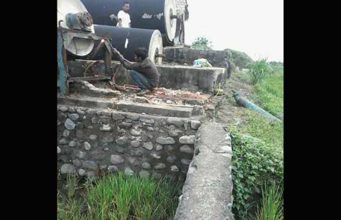 Mesin Pencuci Pasir Besi di Pesisir Lumajang Raib, Aktivis Menduga Ada Upaya Penghilangan BB Mesin Pencuci Pasir Besi di Pesisir Lumajang Raib, Aktivis Menduga Ada Upaya Penghilangan BB
