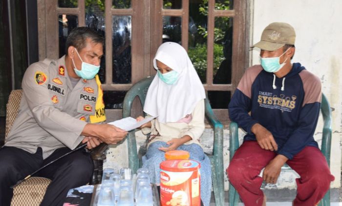 Kapolres Pamekasan Beri Hadiah Siswi Juara Menulis Surat untuk Mas Menteri Nadiem Makarim Kapolres Pamekasan Beri Hadiah Siswi Juara Menulis Surat untuk Mas Menteri Nadiem Makarim