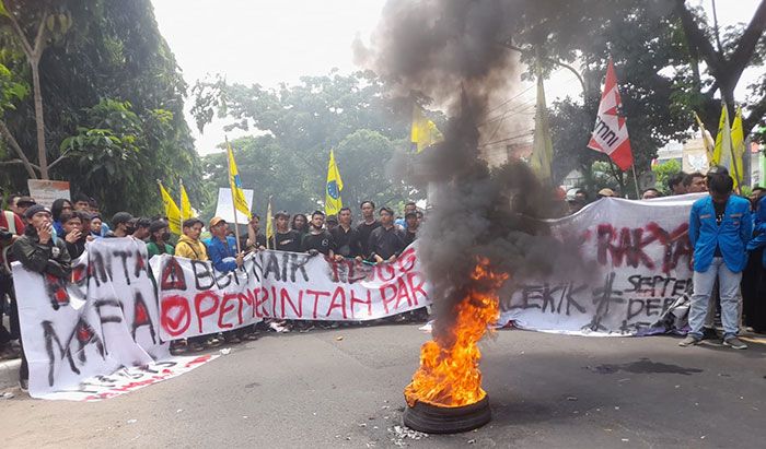 Tolak Kenaikan Harga BBM, Aliansi Mahasiswa Kediri Menggugat Demo ke DPRD Kota dan Kabupaten