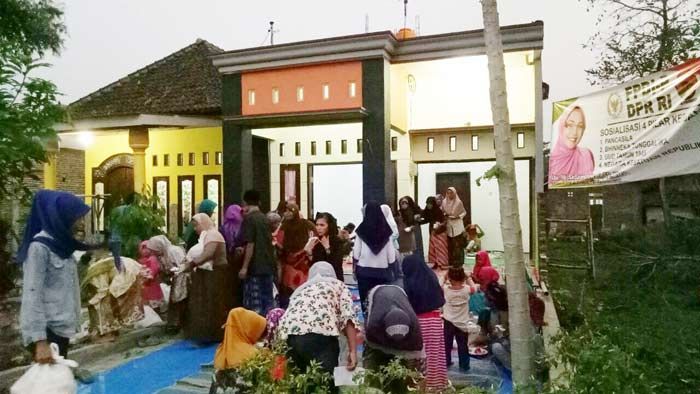 Blusukan ke Desa-desa di Jombang, Estu Kampanyekan Gus Ipul-Puti