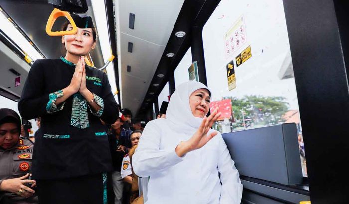 Inovasi Transportasi Publik, Gubernur Khofifah Dinobatkan Jadi Pemimpin Daerah Terbaik Inovasi Transportasi Publik, Gubernur Khofifah Dinobatkan Jadi Pemimpin Daerah Terbaik