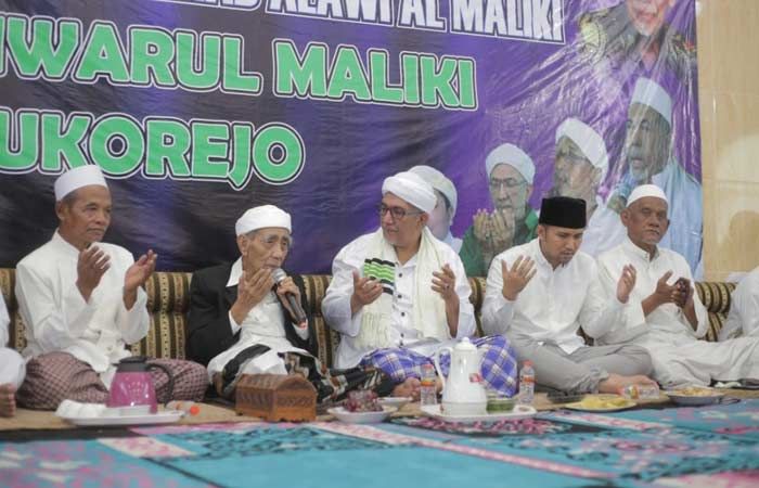 Emil Dardak dan KH. Maimun Zubair Hadiri Haul Sayyid Alawi Al-Maliki di Pasuruan