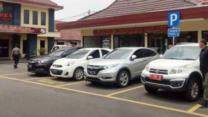 Hasil Pemeriksaan Sejumlah Pejabat Pemkab Mojokerto Terkait Kasus Pencucian Uang, KPK Sita 3 Mobil Hasil Pemeriksaan Sejumlah Pejabat Pemkab Mojokerto Terkait Kasus Pencucian Uang, KPK Sita 3 Mobil