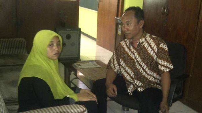 Gadis Linglung di Nganjuk Ditemukan Polisi, Diduga Korban Pencucian Otak Gadis Linglung di Nganjuk Ditemukan Polisi, Diduga Korban Pencucian Otak