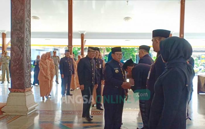 Bupati Blitar Kembali Memutasi Pejabat Eselon II, Namun Direktur RSUD Masih Dibiarkan Kosong Bupati Blitar Kembali Memutasi Pejabat Eselon II, Namun Direktur RSUD Masih Dibiarkan Kosong
