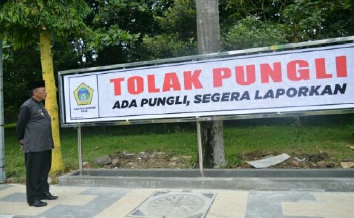 Wujudkan Pemerintahan yang Akuntabel, Bupati Sambari Pasang Reklame Imbauan