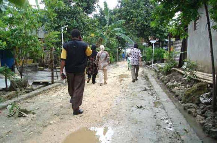 Kepala Bapemas Gresik: Bantuan Sarpras Tidak akan Cair Kalau Syarat tak Lengkap Kepala Bapemas Gresik: Bantuan Sarpras Tidak akan Cair Kalau Syarat tak Lengkap