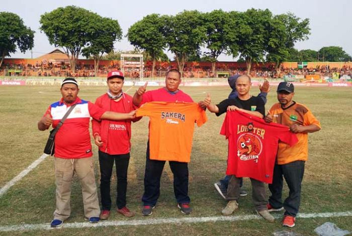Ikrar Persaudaraan, Korlap Suporter Persekabpas dan Deltras Tukar Kaos Ikrar Persaudaraan, Korlap Suporter Persekabpas dan Deltras Tukar Kaos