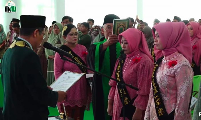 Lantik Profesi Bidan dan Ners, Rektor IIKNU: Mahasiswa Kita Dibekali Akhlak Lantik Profesi Bidan dan Ners, Rektor IIKNU: Mahasiswa Kita Dibekali Akhlak