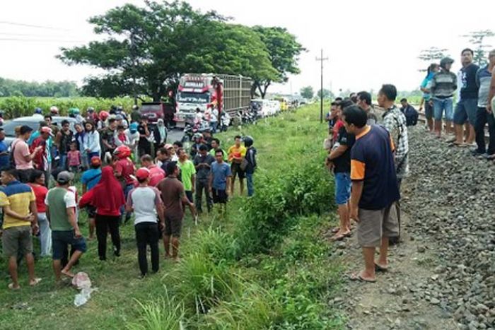 Santri di Jombang Meninggal Ditabrak Kereta Api Santri di Jombang Meninggal Ditabrak Kereta Api