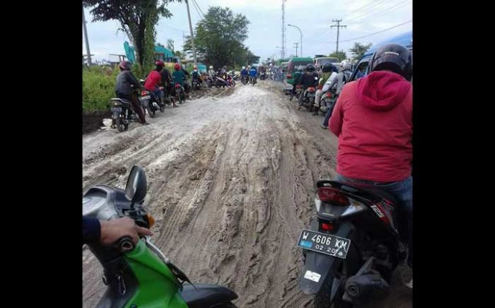 Hanya Dipedel, Dewan Pertanyakan Perbaikan Jalan Rusak di Manyar Hanya Dipedel, Dewan Pertanyakan Perbaikan Jalan Rusak di Manyar